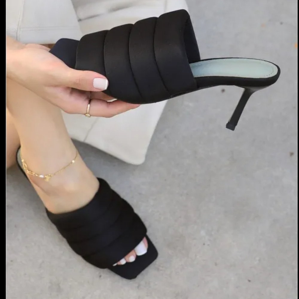 Zara Womens Size 39  Black Quilted Slip on Heel Mules Slide Kitten Heel Sandals